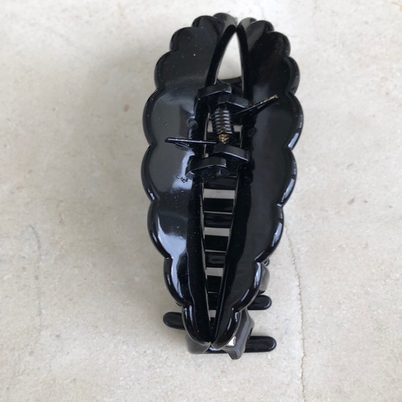 RHINESTONE CLIP ON BLACK BACKGROUND - Picture 3 of 4